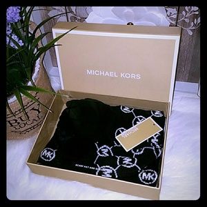 Michael kors scarf gloves and hat set